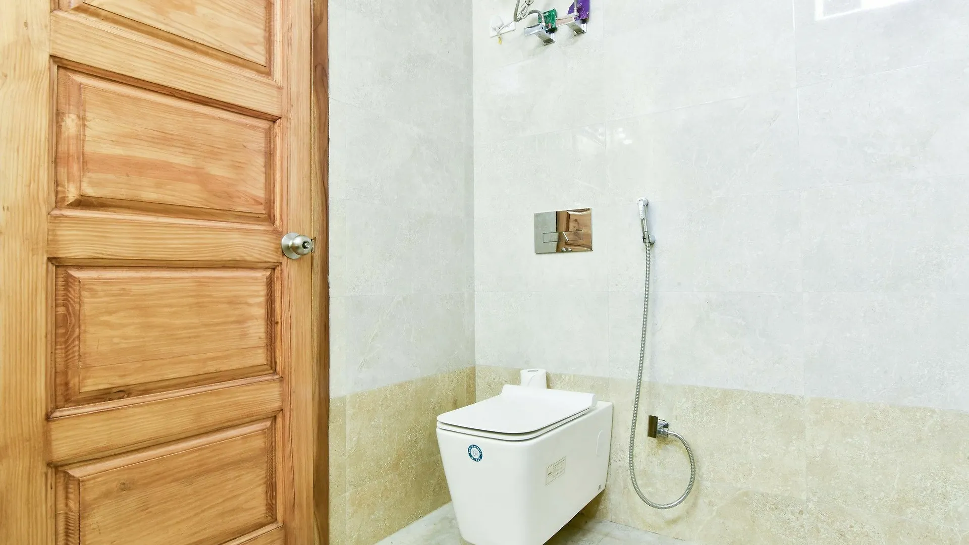 *** Hotel Treebo Trend Essence Near Huda City Center Gurgáon Indie
