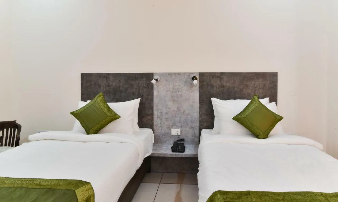 Otel Treebo Trend Essence Near Huda City Center Gurgaon