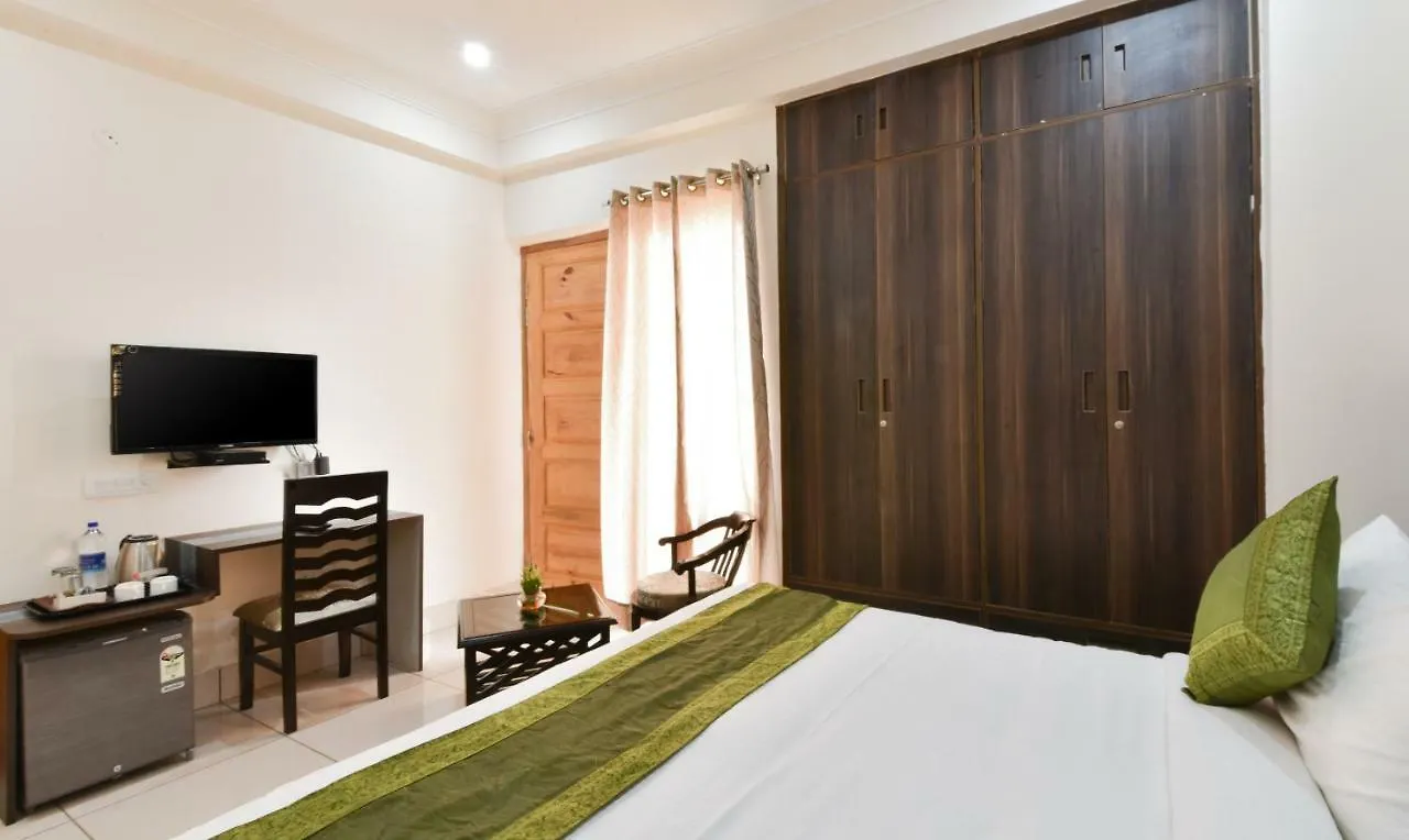 Treebo Trend Essence Near Huda City Center Gurgaon Otel