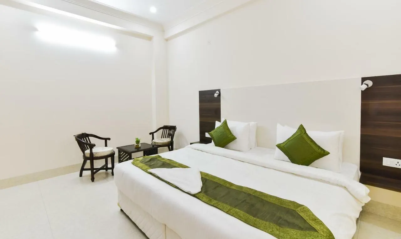 Otel Treebo Trend Essence Near Huda City Center Gurgaon