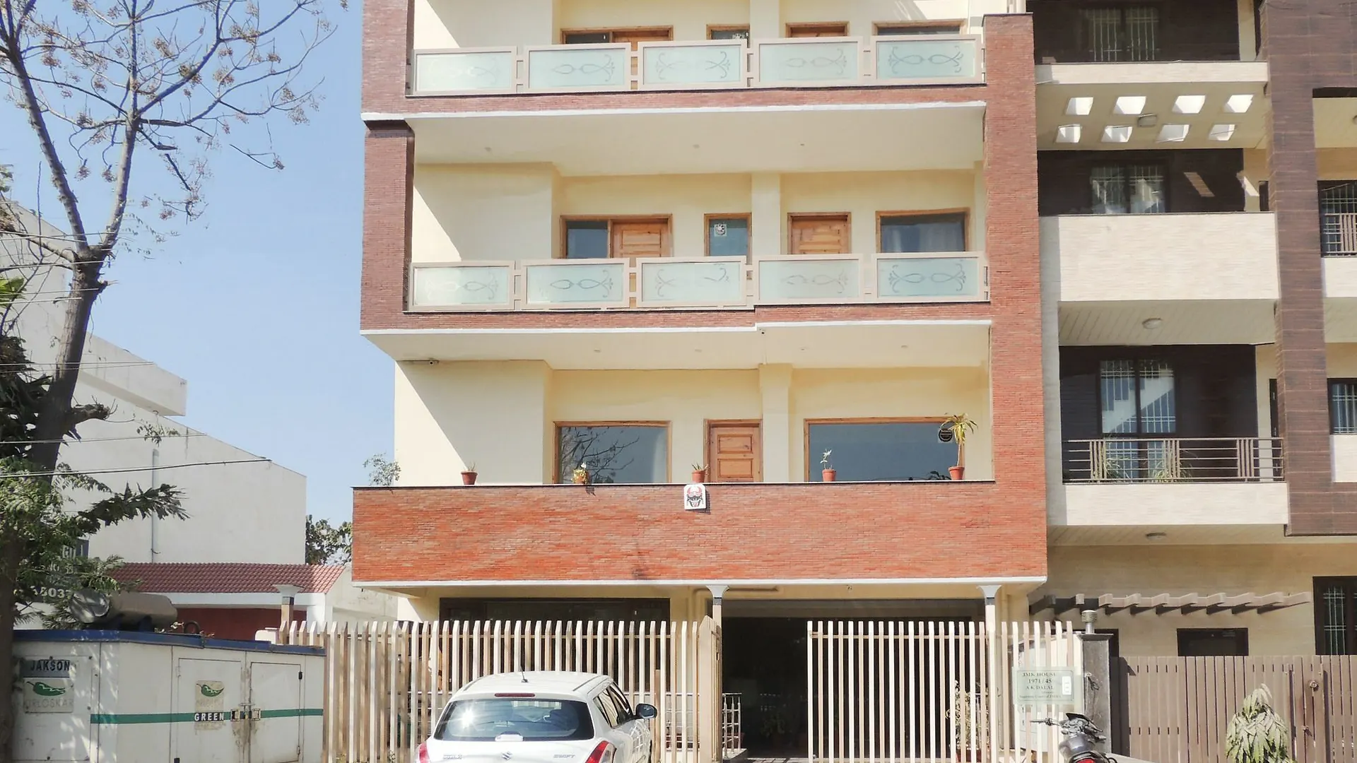 Treebo Trend Essence Near Huda City Center Gurgaon